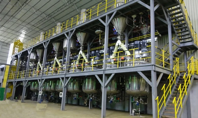 Emulsifying mixing vessel