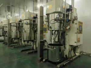 Industrial vacuum double planetary mixer designed for high-viscosity traditional gouache paste manufacturing